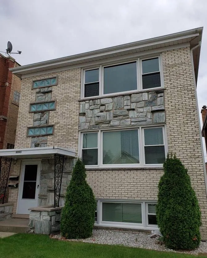 3 bed, 1.5 bath, 1350 sqft, $2,200 — Photo 1