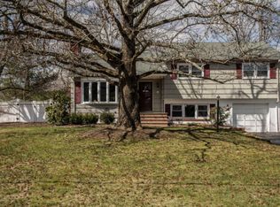 8 Majestic Ave, Lincroft, NJ