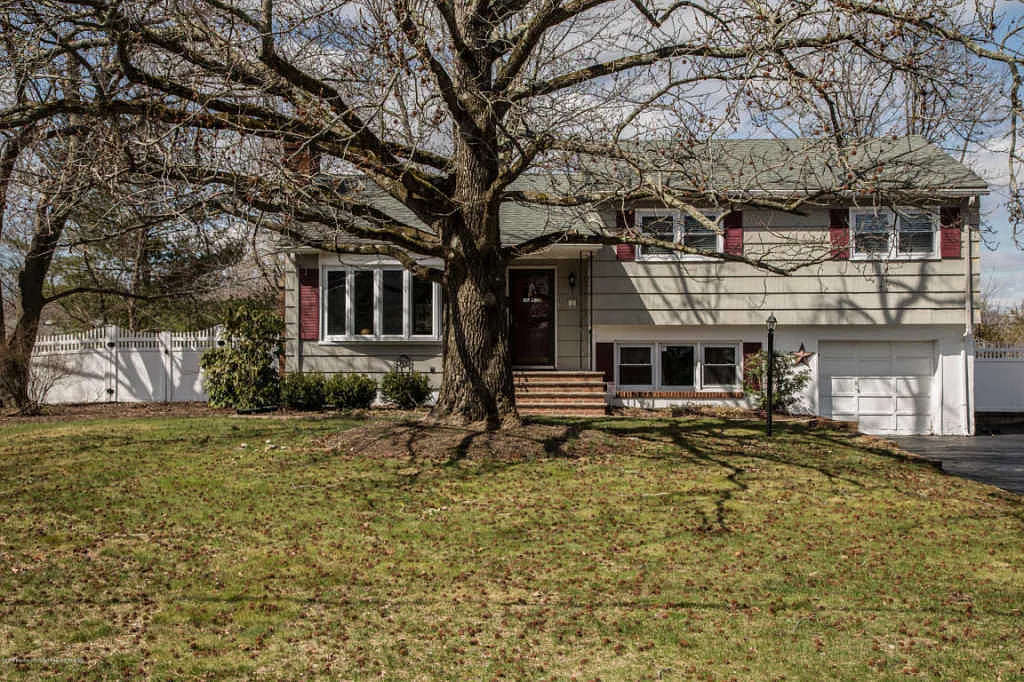 8 Majestic Ave photo 1