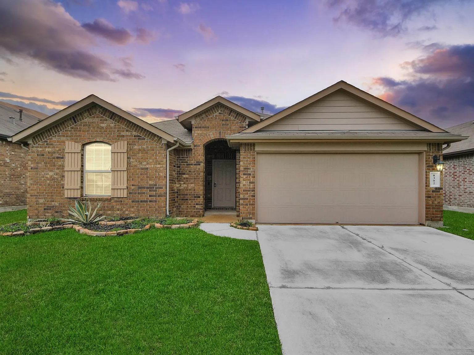 4 bed, 2.0 bath, 2098 sqft, $2,350 — Photo 3