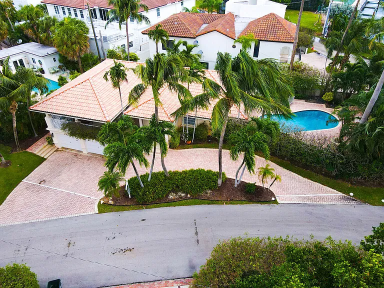 290 E Fern Dr — Photo 46