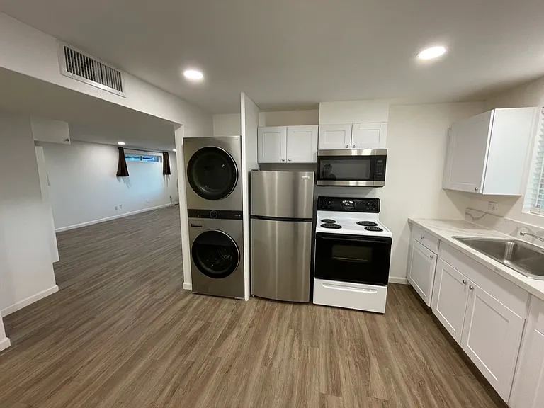 618 E Clarendon Ave #B — Photo 10