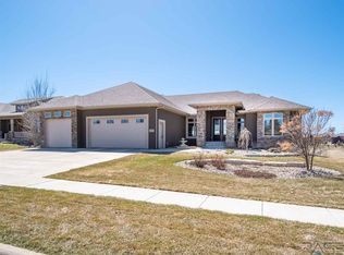 1809 S Copper Crest Cir, Sioux Falls, SD 57110