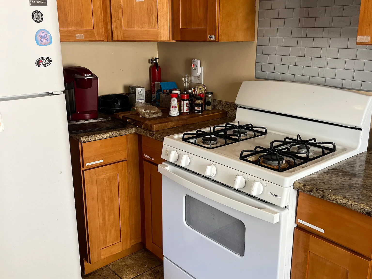 8 bed, 3000 sqft, $830 — Photo 4