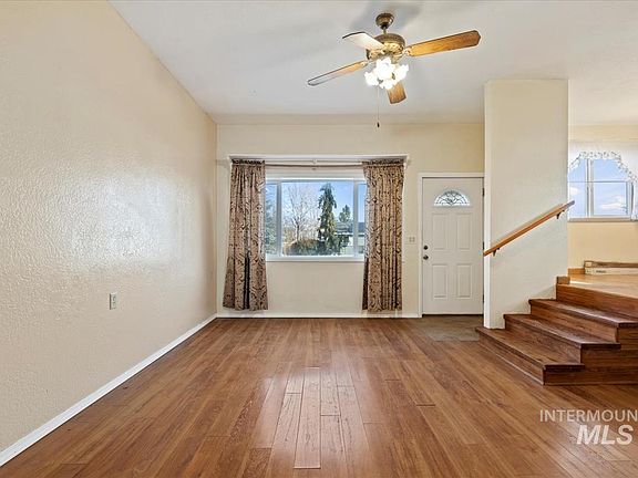 4th image of 351 E 3rd St