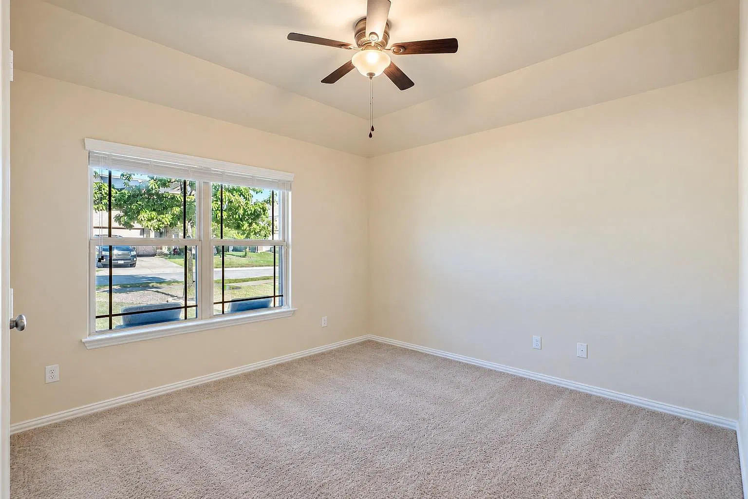 4 bed, 2.5 bath, 2132 sqft, $2,300 — Photo 4