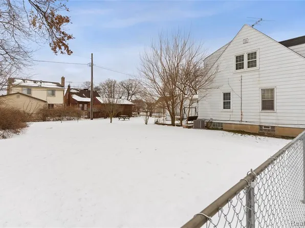 6147 Williamson St, Dearborn, MI 48126