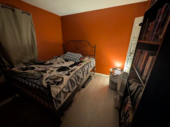 307 Logsdon Ct, Douglass Hills, KY 40243