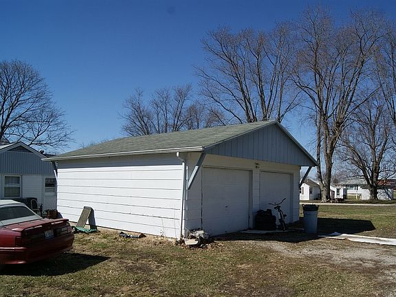 3rd image of 120 N Poplar St
