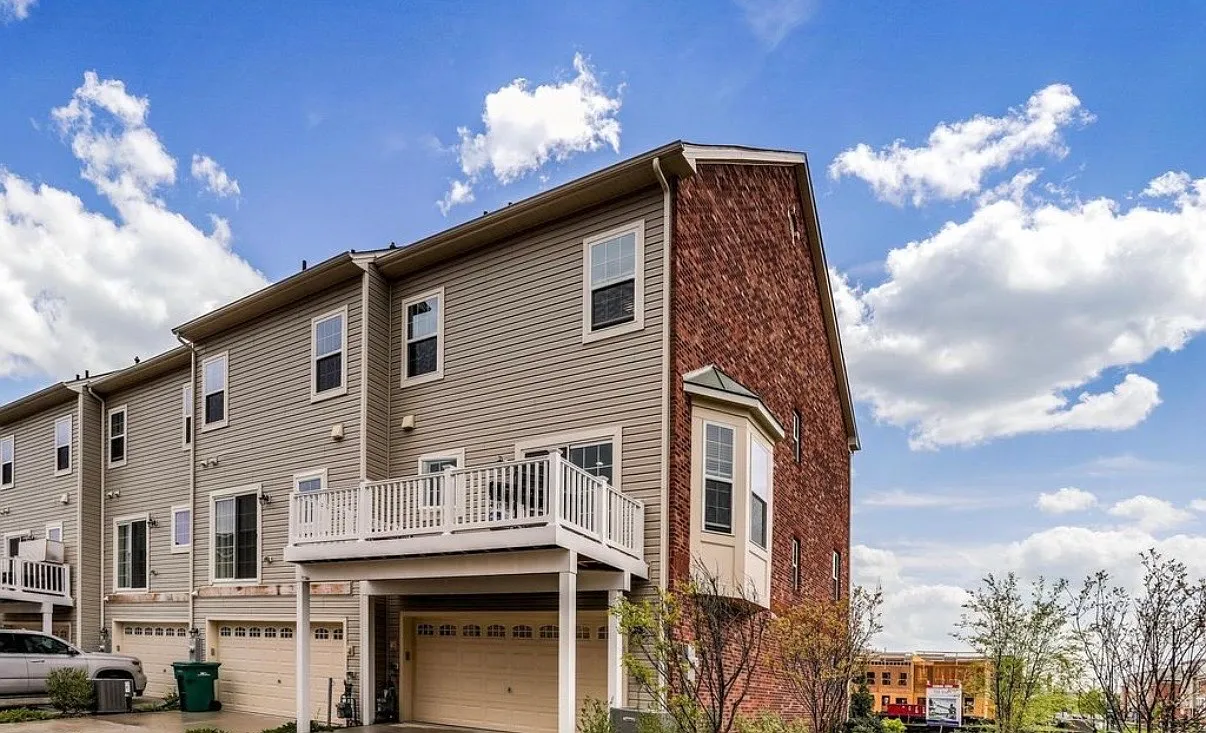 3 bed, 2163 sqft, $3,400 — Photo 3