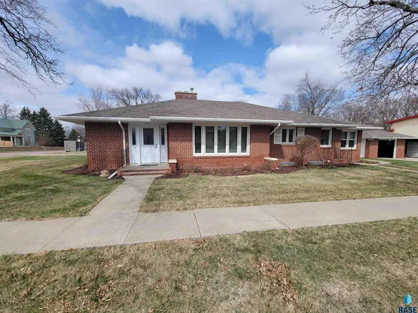 240 Walnut St, Scotland, SD 57059