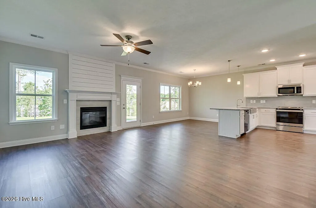 5 bed, 3.0 bath, 2628 sqft, $2,400 — Photo 3