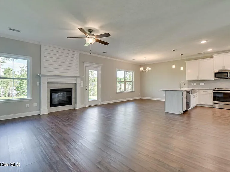 7013 Kingburgh Ln — Photo 4