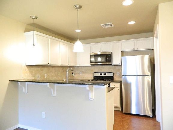 4th image of 217 Saint Charles Way