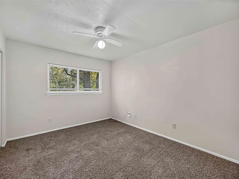 2107 N Red Cedar Cir — Photo 14