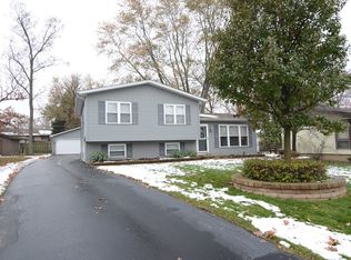 2413 Sunset Ln, Lindenhurst, IL 60046