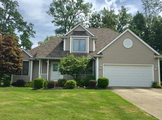 6605 Pear Tree Ln, Mentor, OH 44060