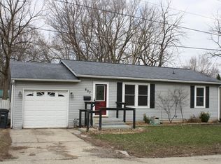 607 Pine St, Dixon, IL 61021
