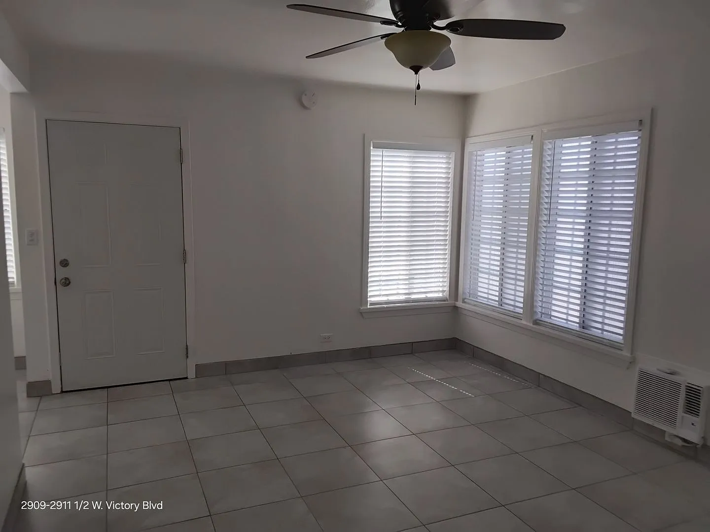 2909 W. Victory Blvd. — Photo 4
