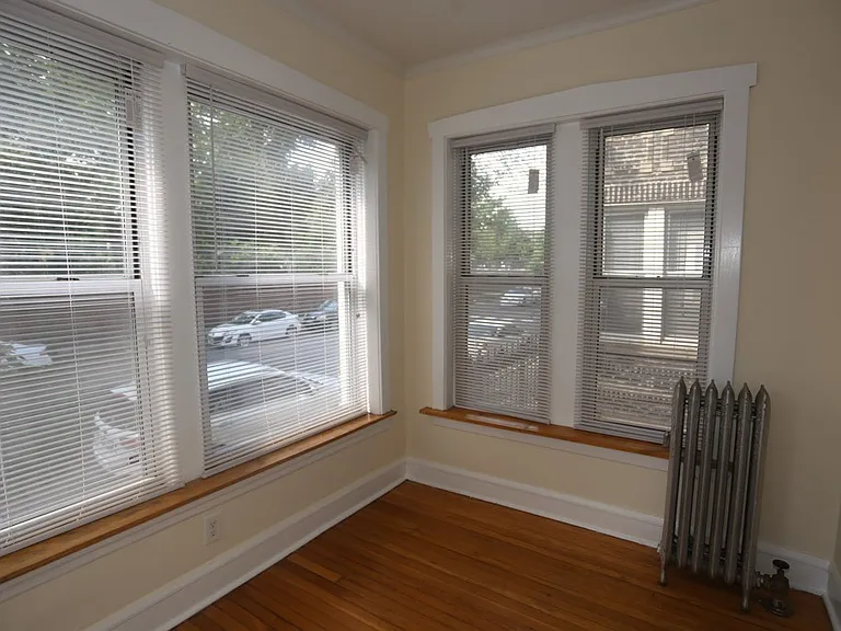 1258 W Montrose Ave #2 — Photo 11
