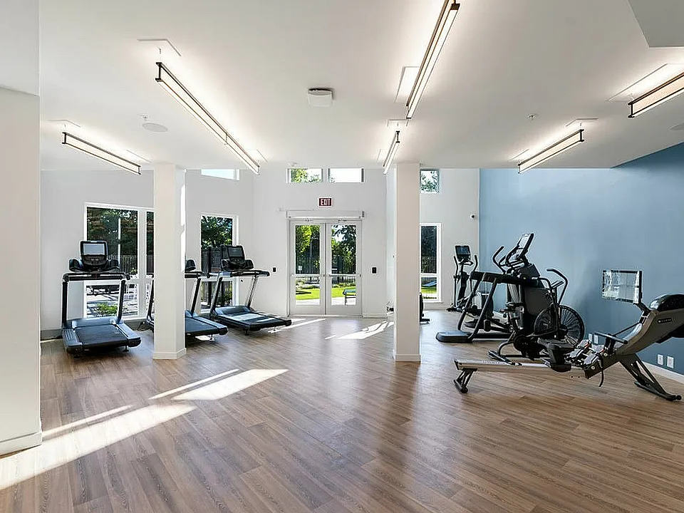 Experience workout sessions in this sleek and airy gym space designed for your fitness needs at 805 Riverfront Apartments in Sacramento