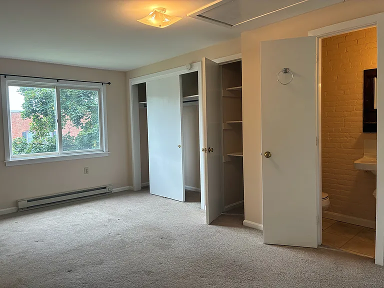 164 S River St #B — Photo 12