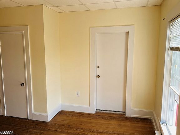 4th image of 20 Main St