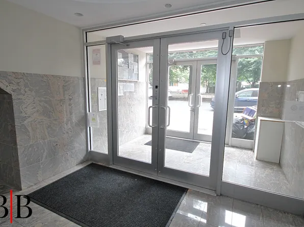 1674 East 22nd Street image 2 of 24