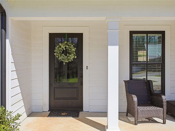 4th image of 119 Brook Ln