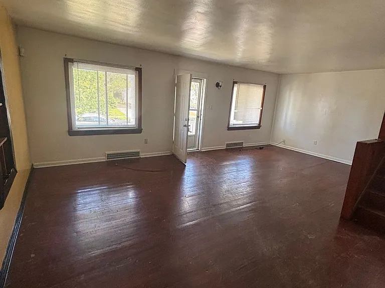 800 London Rd — Photo 2
