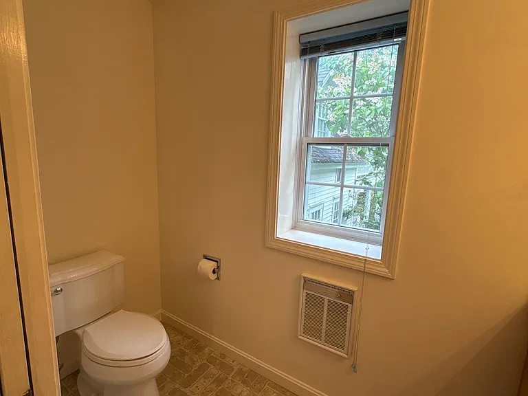 109 Main St — Photo 8
