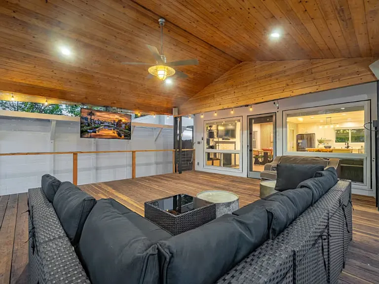7106 Lasaine Ave — Photo 51