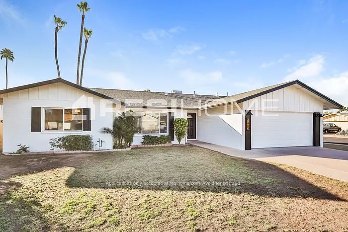 1303 E Dunbar Dr — Photo 2
