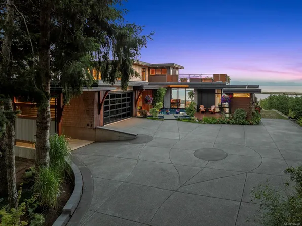 9046 Clarkson Ave, Comox Valley, BC V9J 1B3