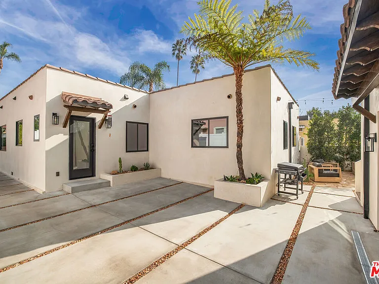 1031 1/2 N Havenhurst Dr — Photo 14