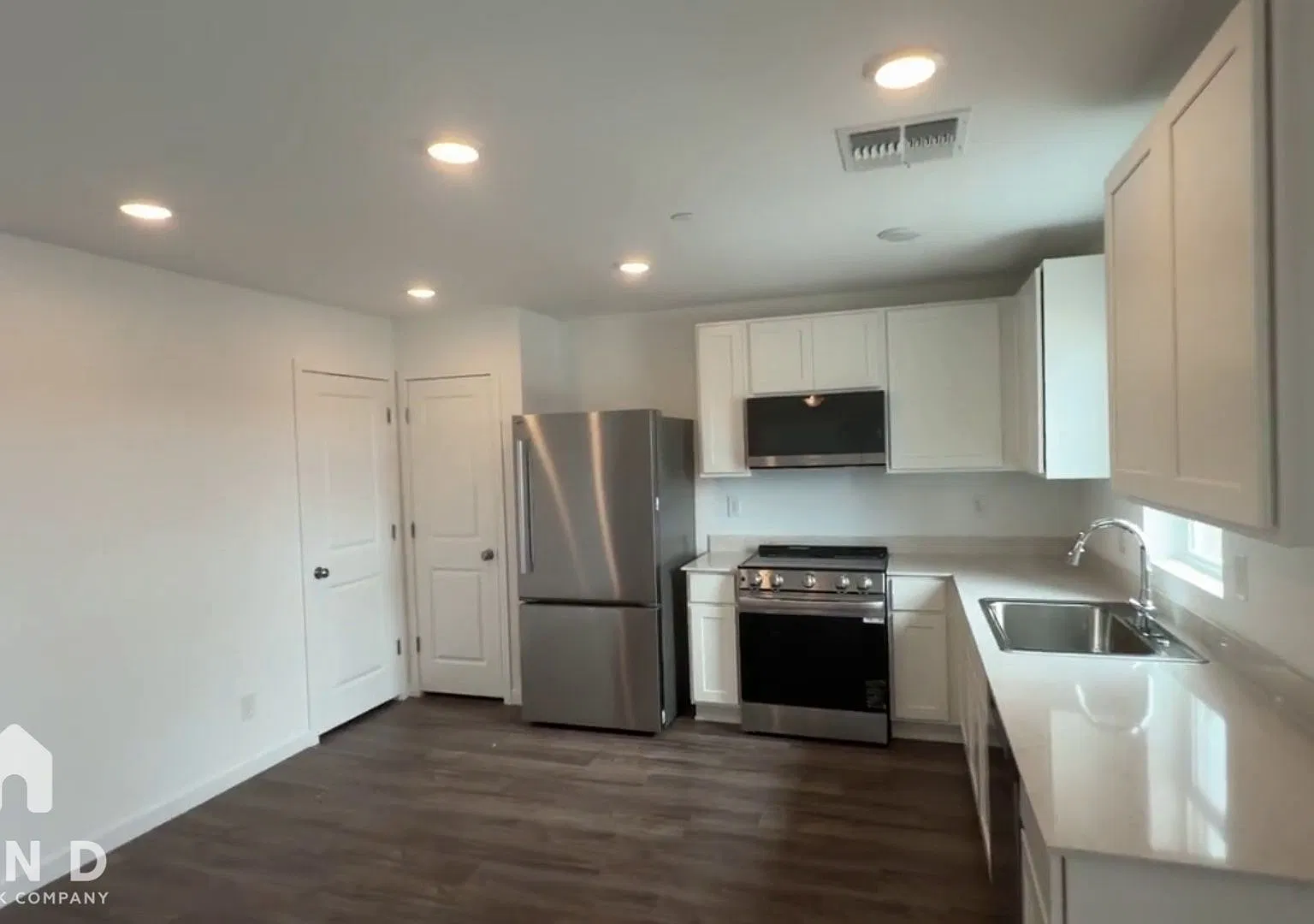 3 bed, 2.5 bath, 1320 sqft, $1,815 — Photo 1