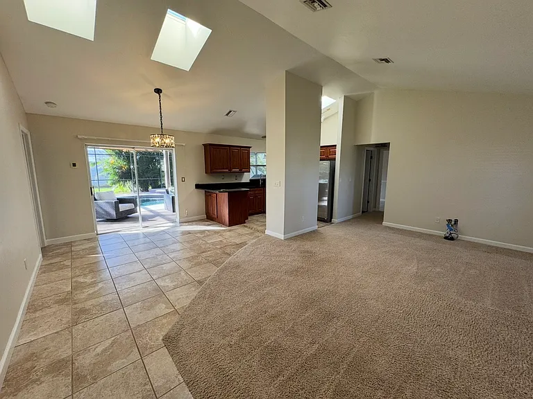 1004 SW 35th St — Photo 5
