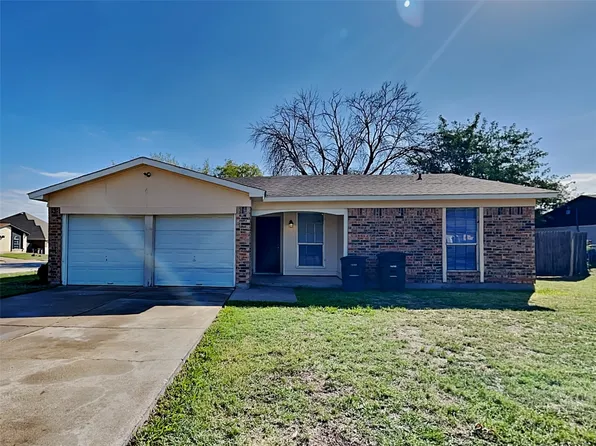 3501 Richardson Ct E, Fort Worth, TX 76119