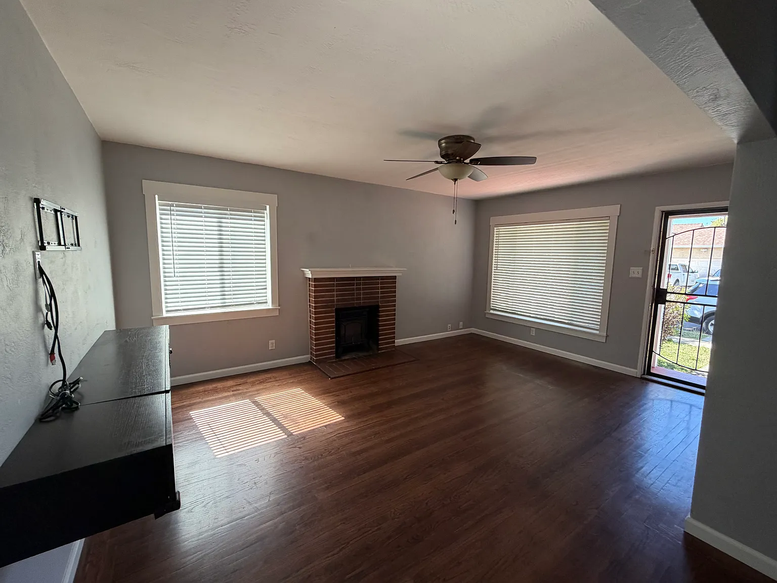 3 bed, 1070 sqft, $3,400 — Photo 4