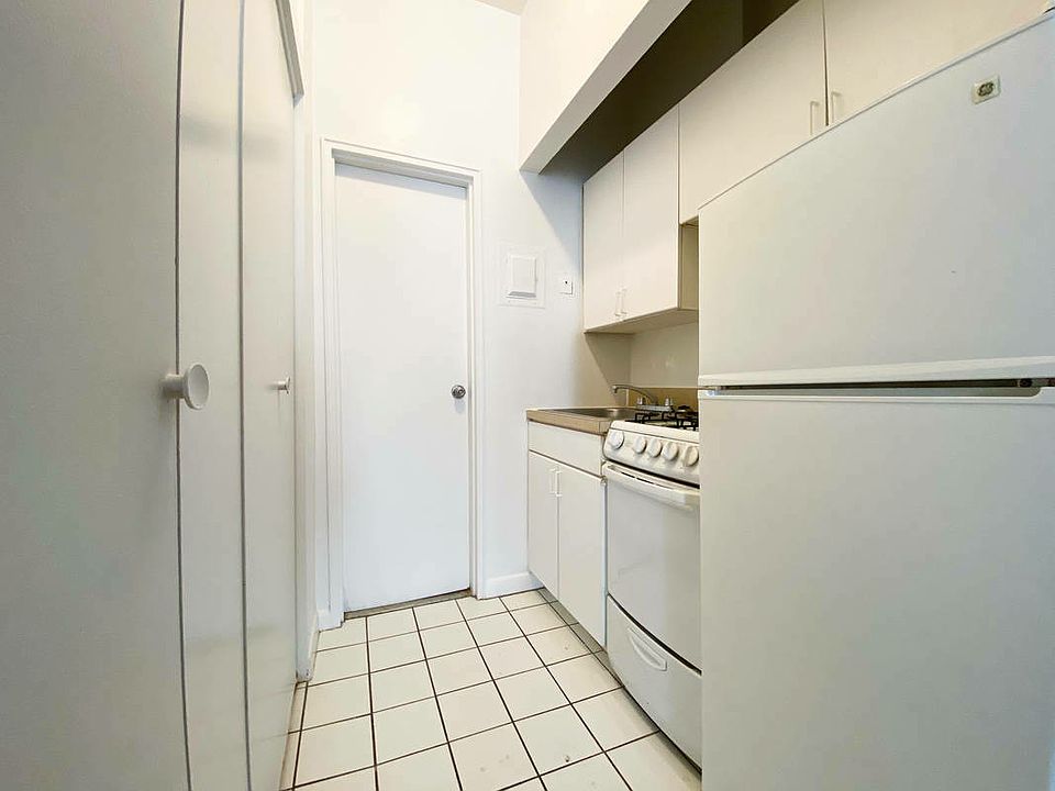 2nd image of 212 E 85th St #2AA