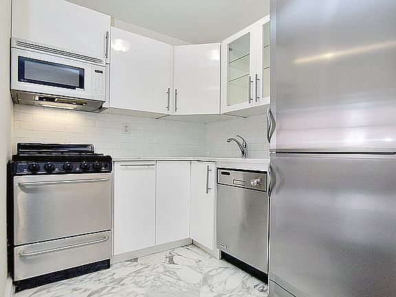 4th image of 322 W 14th St APT 5D