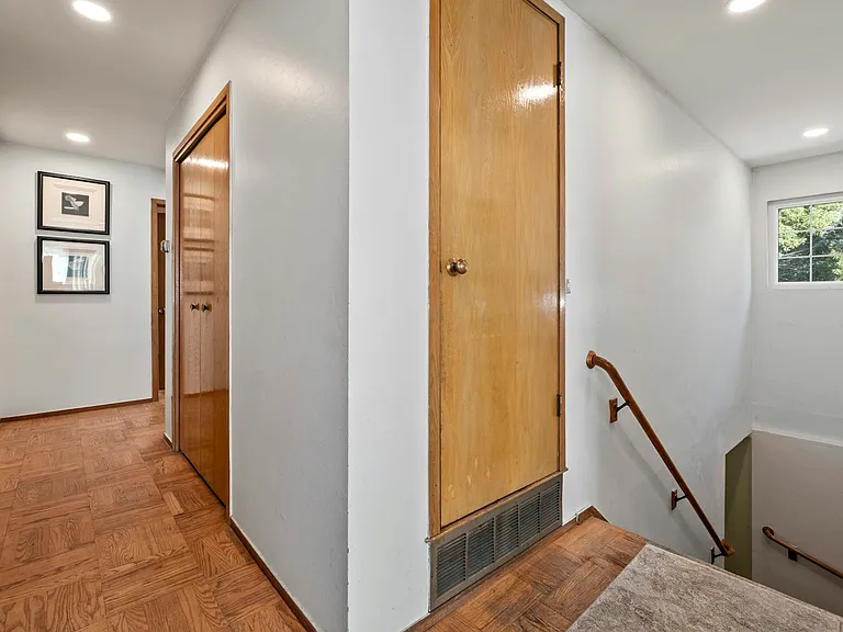 611 Blanken Ave — Photo 16
