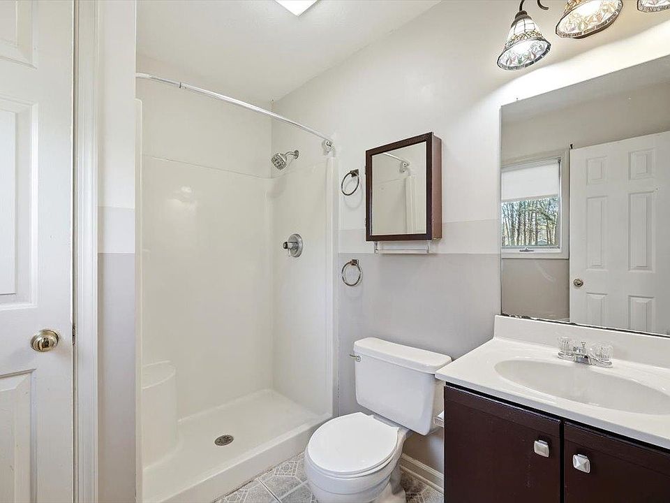 13th image of 13 Kingston Ct