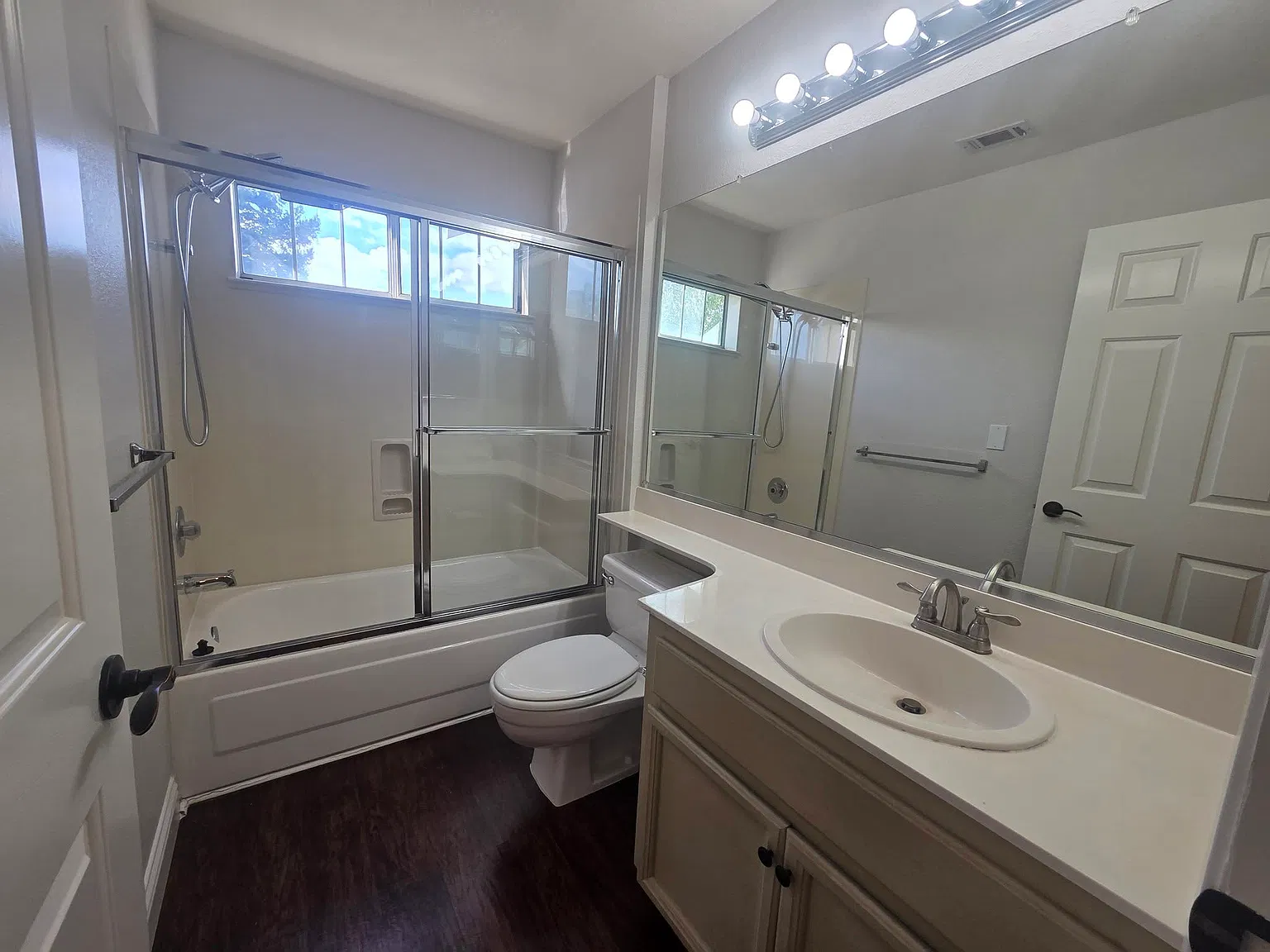 2 bed, 2.5 bath, 1461 sqft, $3,850 — Photo 2