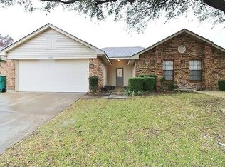 910 E Elliott Dr, Cedar Hill, TX 75104