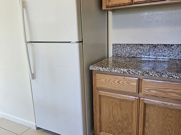 4th image of 127 Villa Ct APT 6