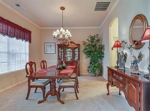4th image of 527 Breton Dr
