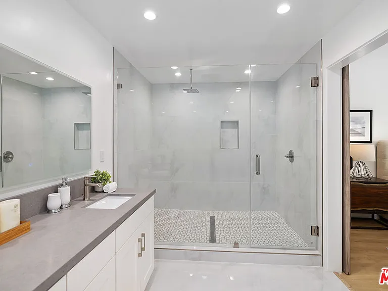 521 N Lamer St — Photo 18
