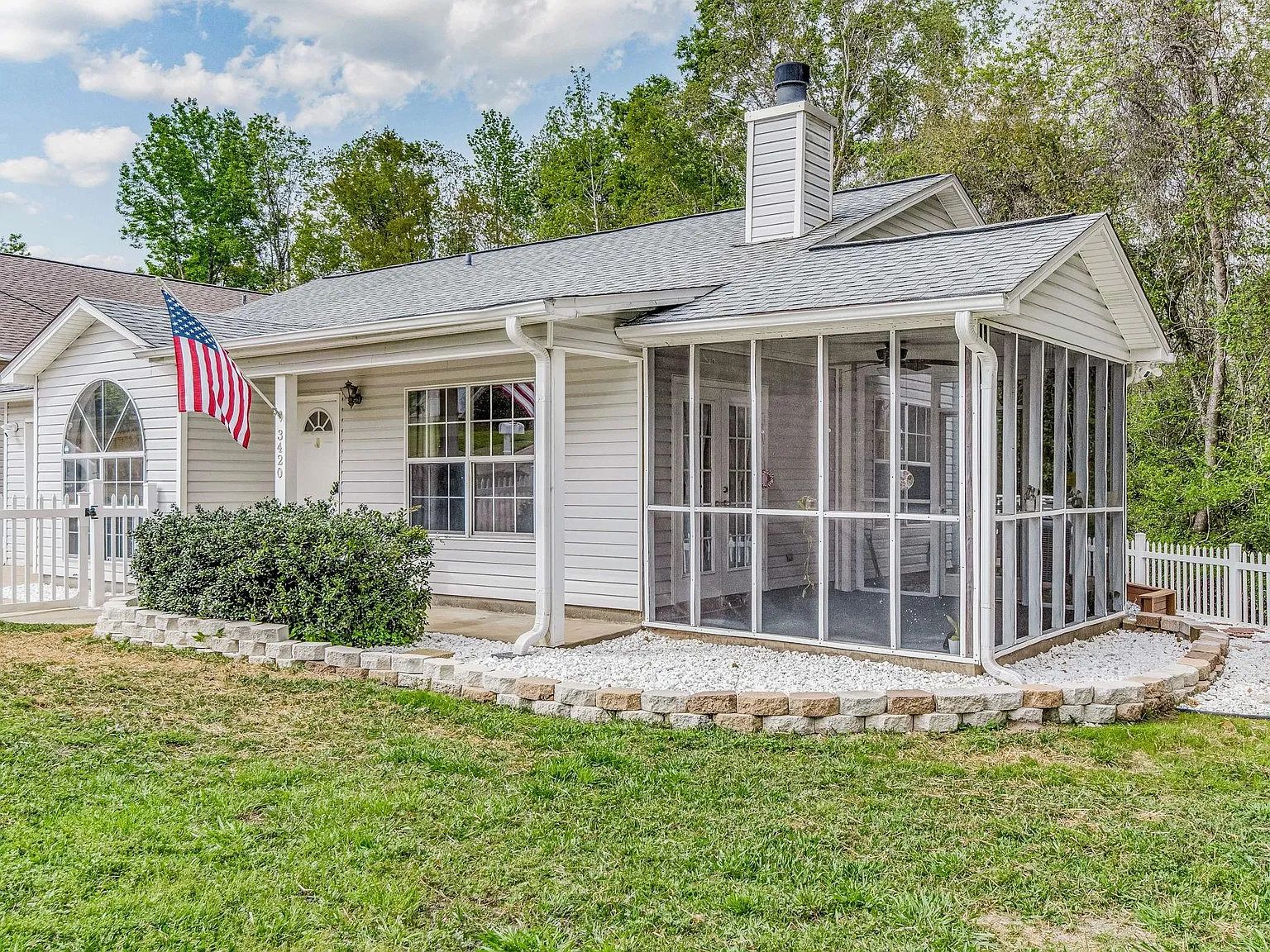 3420 Riverside Dr — Photo 4