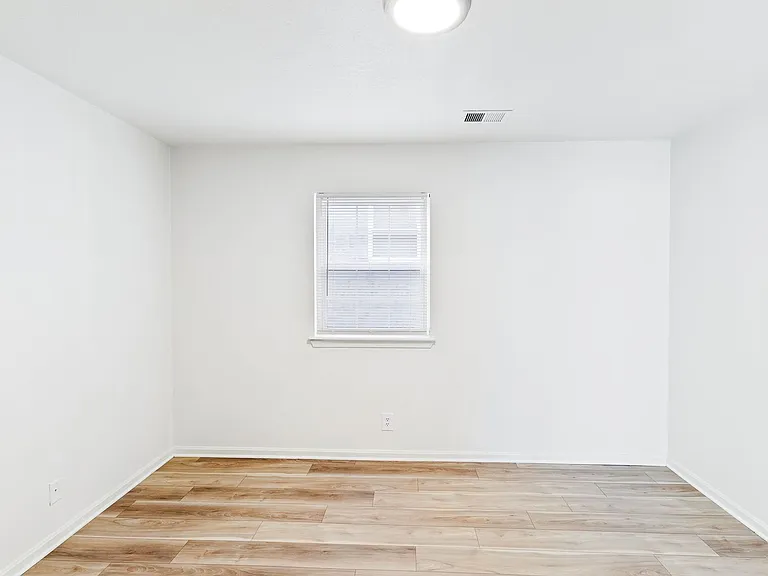 Foreman Apartments — Photo 27